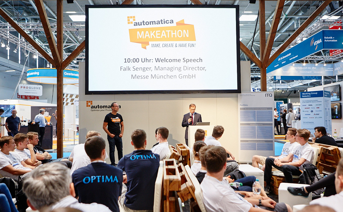 Falk Senger, Managing Director of Messe München, opens the automatica Makeathon.